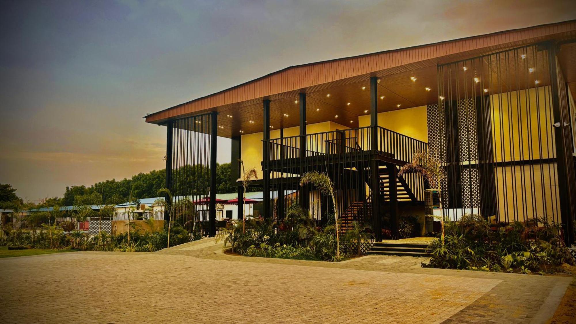 Vintclub Resort Lucknow Bagian luar foto