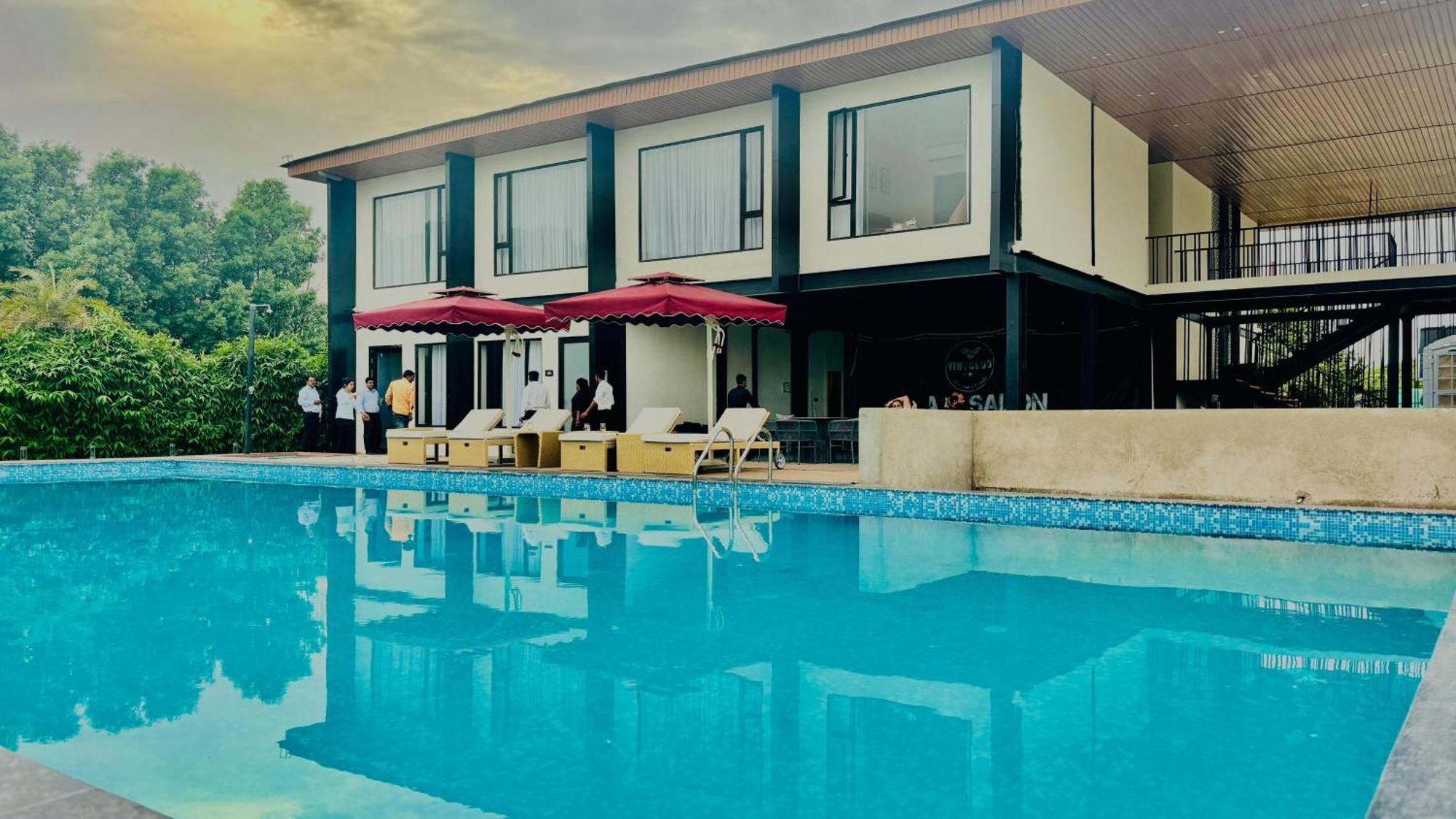 Vintclub Resort Lucknow Bagian luar foto