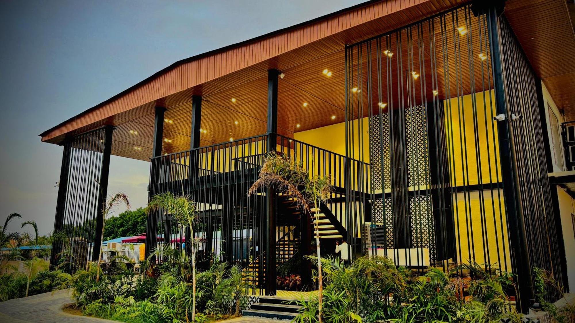 Vintclub Resort Lucknow Bagian luar foto